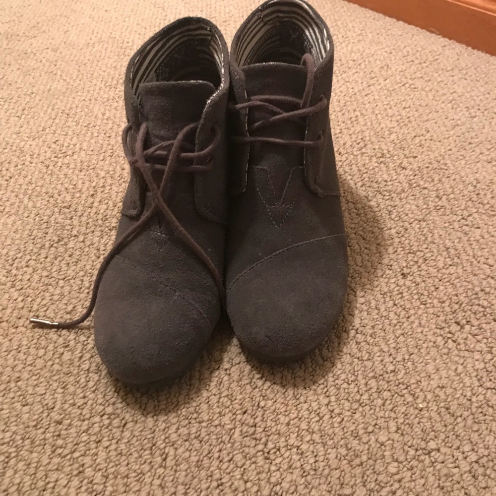 Toms gray wedges